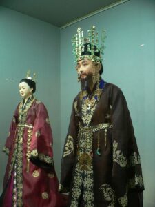 Одежда королей и королев династии Силла