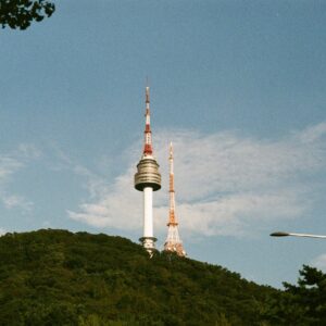 Телевизионная башня N Seoul Tower на горе Намсан в Сеуле